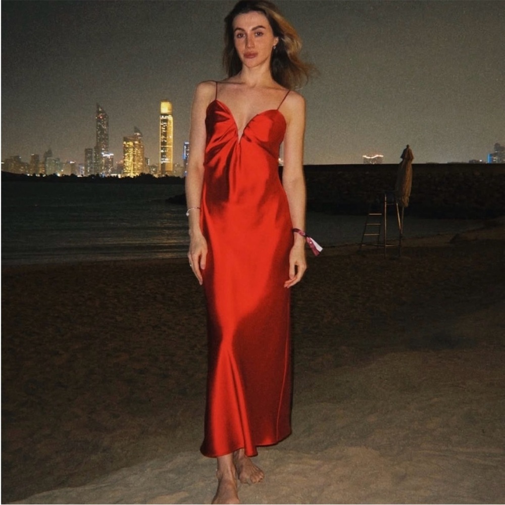 VIRAL NEW ! ZARA SATIN SWEETHEART DRESS
🚨FIRM PRICE NO DISCOUNT ON THIS DRESS - Picture 12 of 15